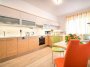 Pěkný, kompletně zařízený byt 2+kk, 36 m2, v atraktivní lokalitě nového Smíchova, Praha 5, ulice Vrázova