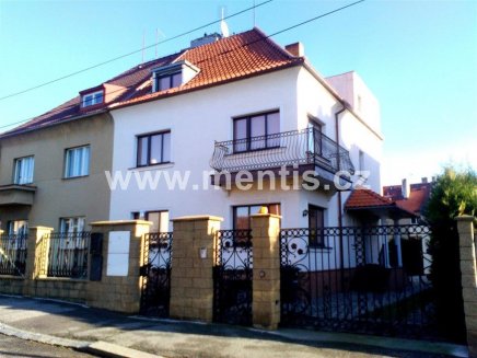 Residential house, 280m2, 30m2 with detached garage and large garden, in Prague 6 Liboc.